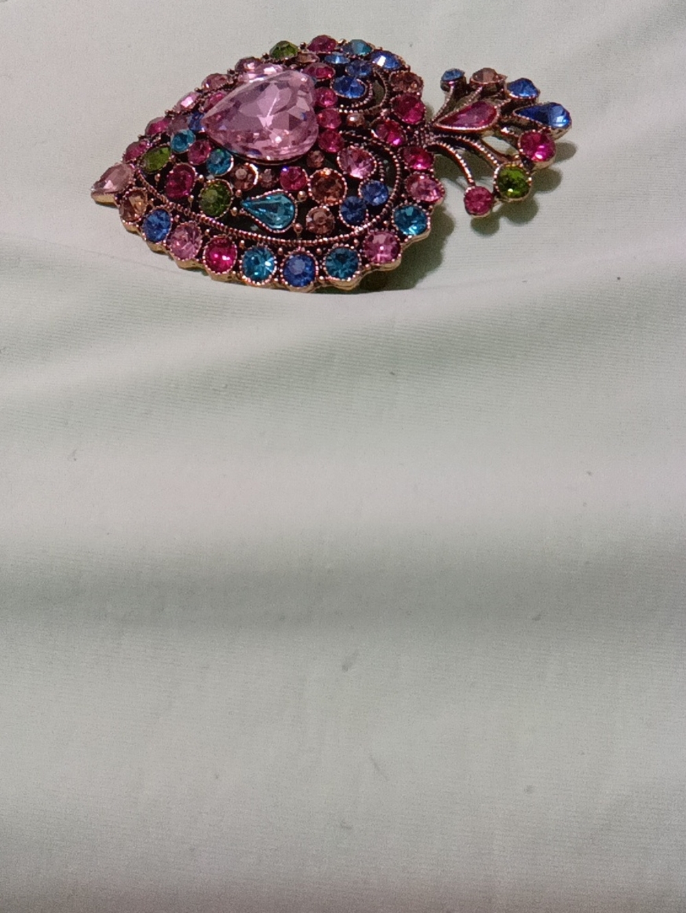 Vintage -style Multicolor Crystal Heart Brooch - Picture 3 of 3